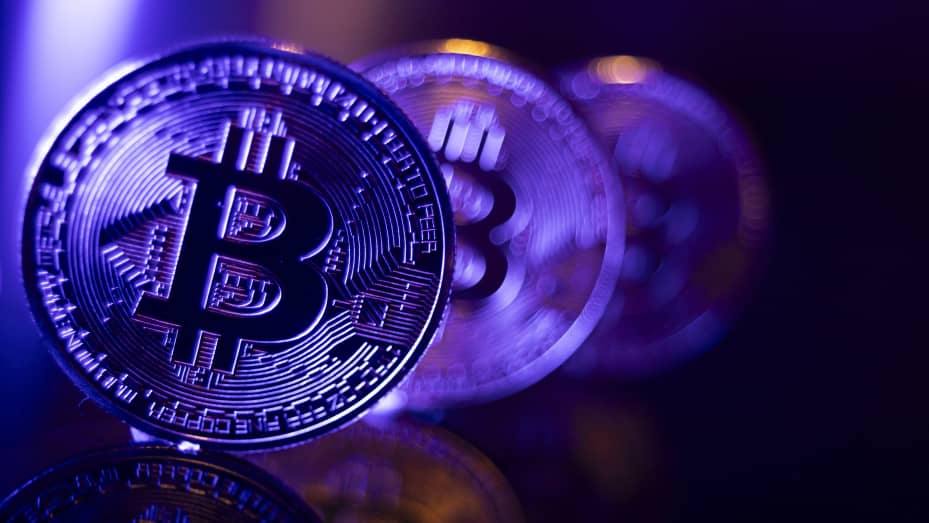 比特币实时价格有望收复 5.7 万美元,比特币交易员重拾乐观情绪
