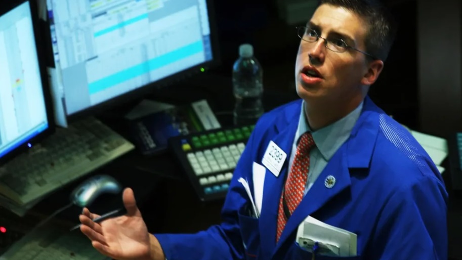 比特币 ETF 资金流出持续,而以太坊 ETF 资金流出保持中性
