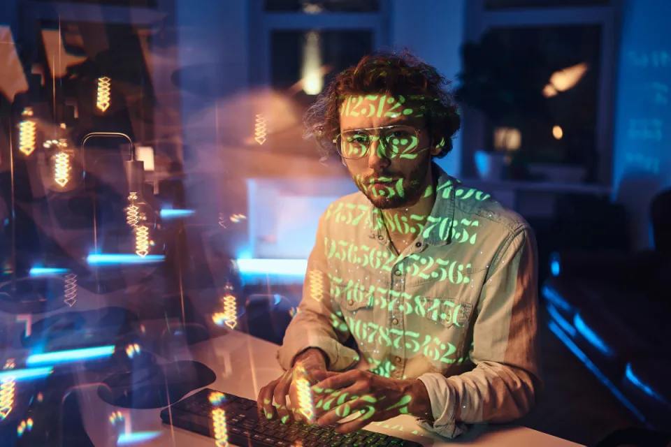 贝莱德和富达加倍押注比特币,引发安全与现金之争