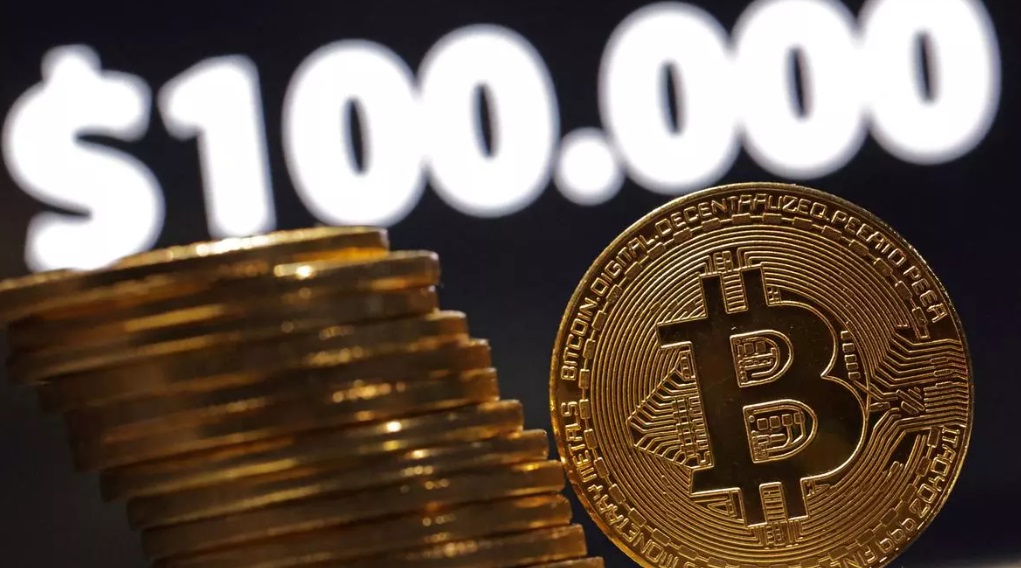 比特币突破六位数;达到 100,000 美元的里程碑