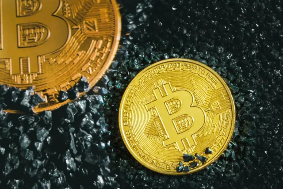 比特币效应:香港投资公司买入一枚 $BTC 后股价飙升